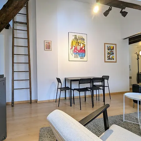 Des Serruriers Apartment